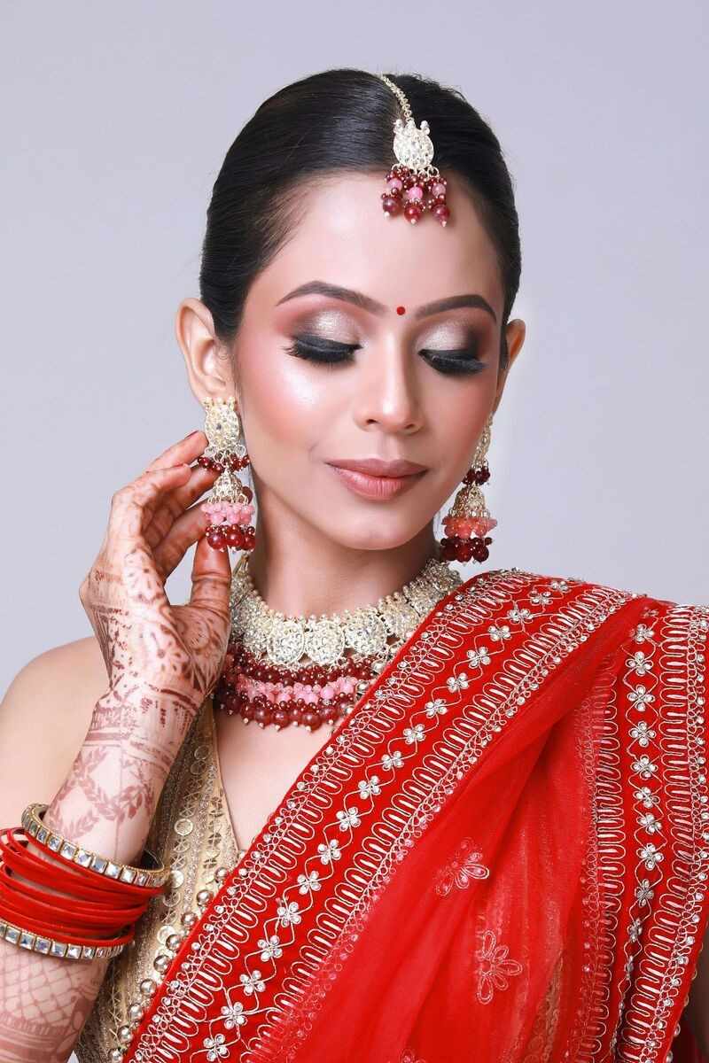 Classic Red Saree Bridal Makeup - Traditional Elegance